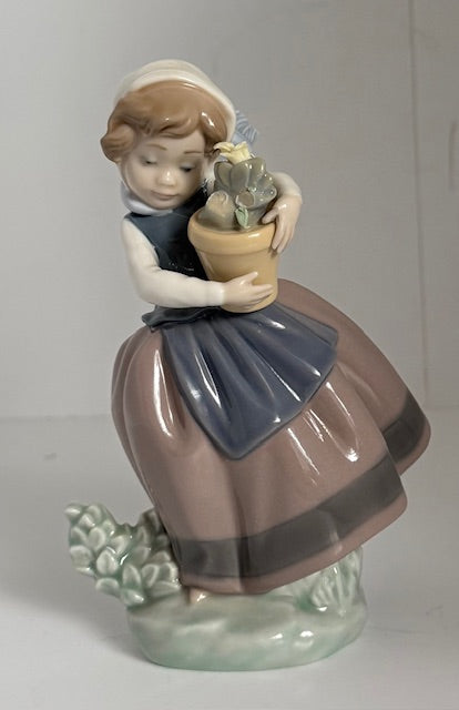 LLADRO 5223 SPRING IS HERE GIRL WITH FLOWERS RETIRED PORCELAIN FIGURINES No Box
