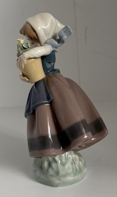 LLADRO 5223 SPRING IS HERE GIRL WITH FLOWERS RETIRED PORCELAIN FIGURINES No Box