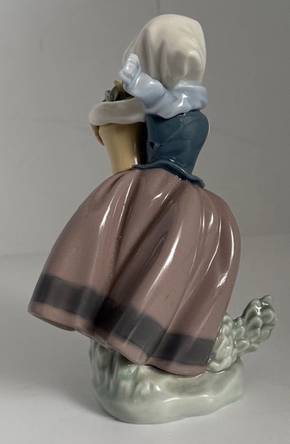LLADRO 5223 SPRING IS HERE GIRL WITH FLOWERS RETIRED PORCELAIN FIGURINES No Box