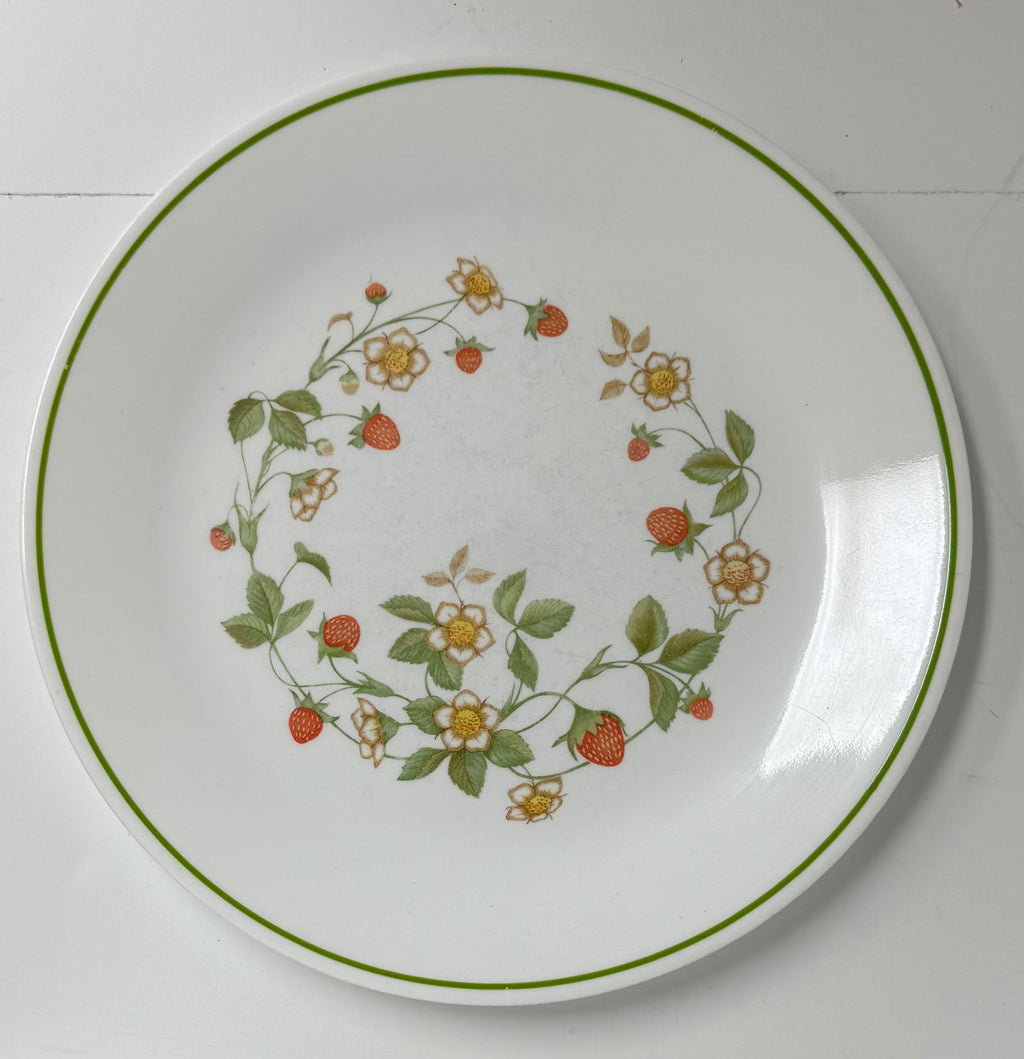 Corelle Strawberry Sundae pattern plate, gently used, 1 owner